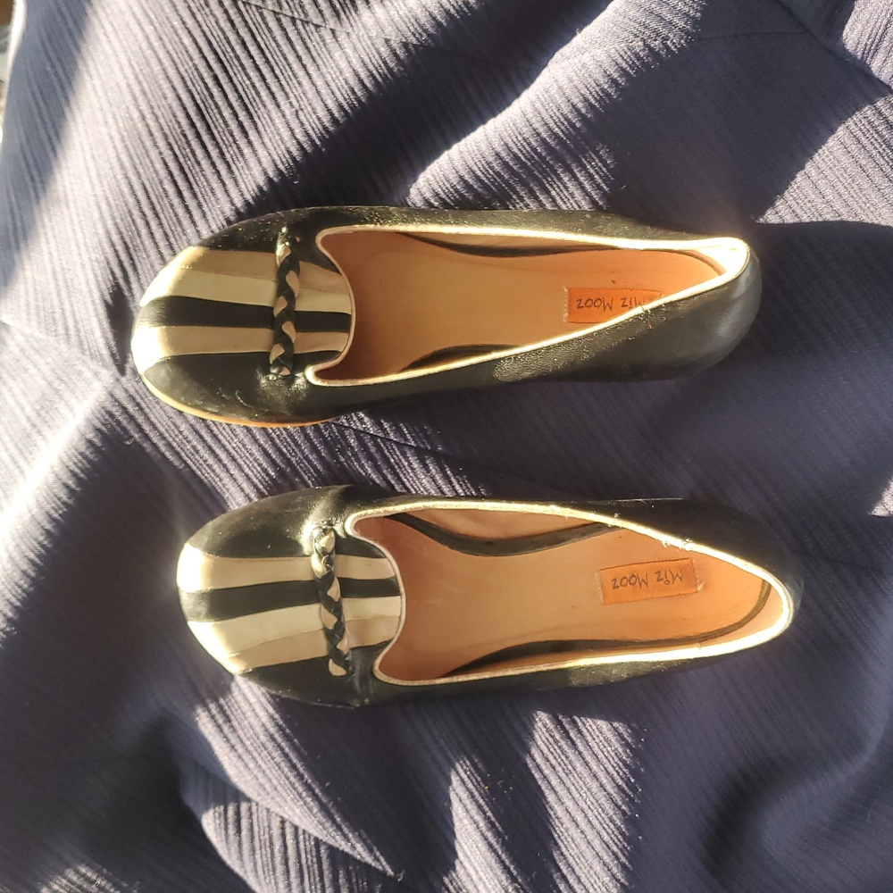 MIZ MOOZ sz 9 Leather Flats Wide Toe Box Round Nose
